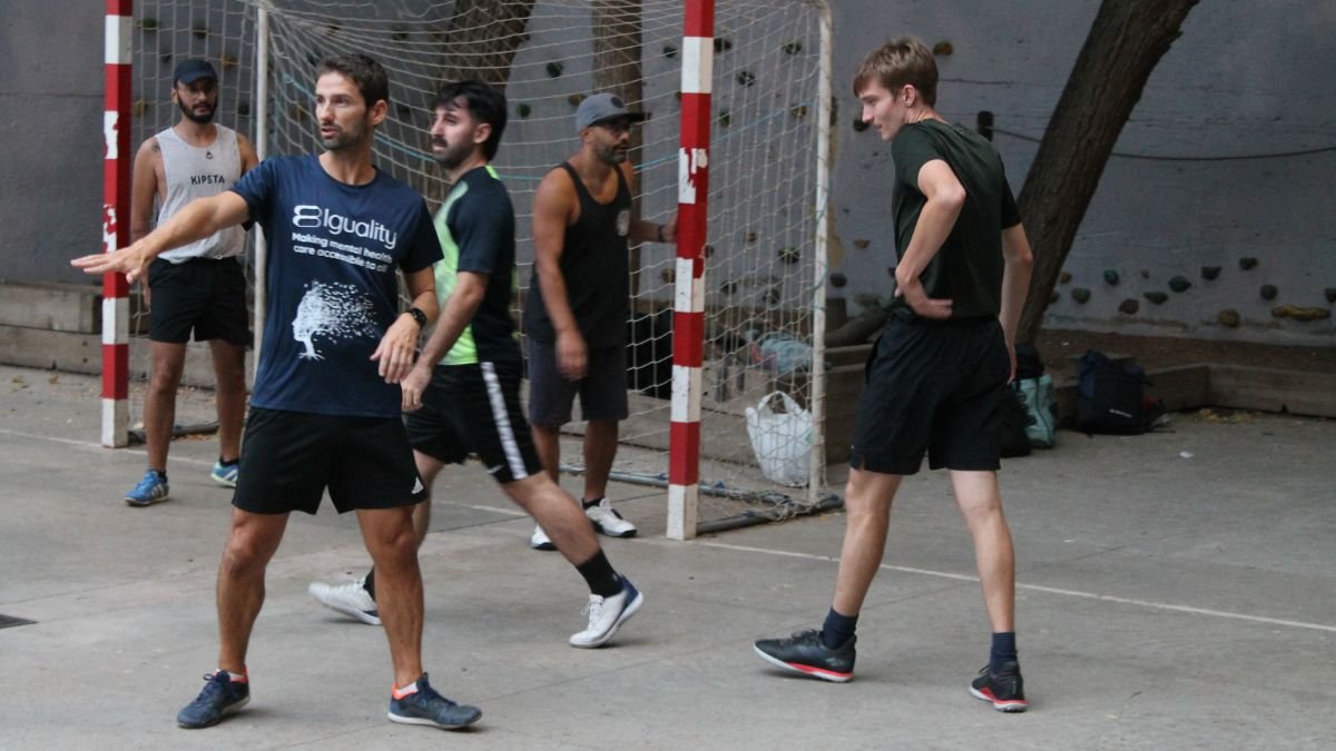 Αποχώρηση ή αλλαγή ρόλου