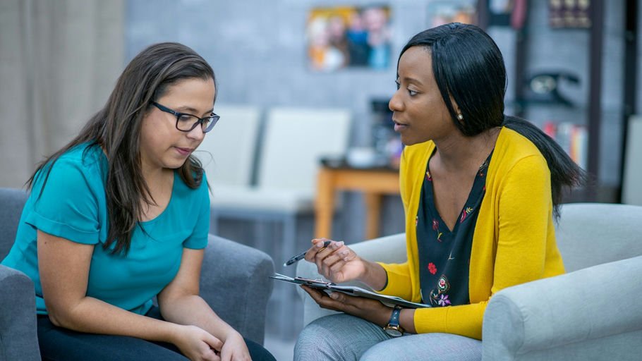 The interconnection between intercultural competences and mental health support